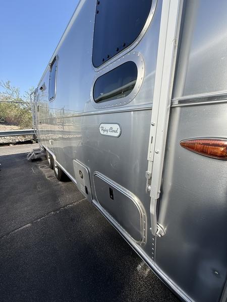 2026 Airstream Flying Cloud® 25FB inventory photo 3 of 10 at Airstream El Paso