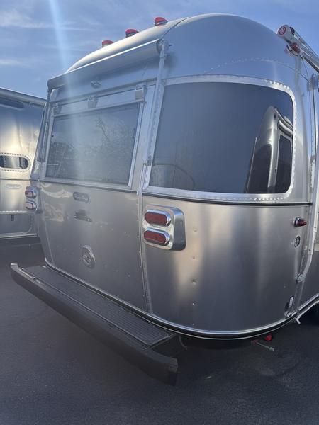 2026 Airstream Midnight Flamingo Flying Cloud® 27FB inventory photo 4 of 19 at Airstream El Paso