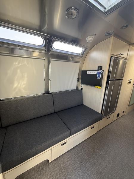 2026 Airstream Midnight Flamingo Flying Cloud® 27FB inventory photo 14 of 19 at Airstream El Paso