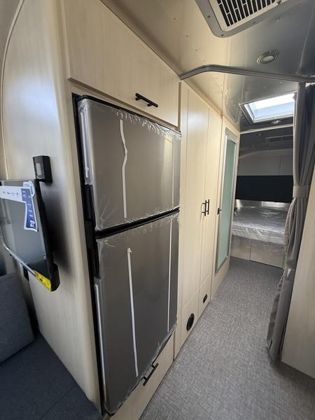 2026 Airstream Midnight Flamingo Flying Cloud® 27FB inventory photo 15 of 19 at Airstream El Paso
