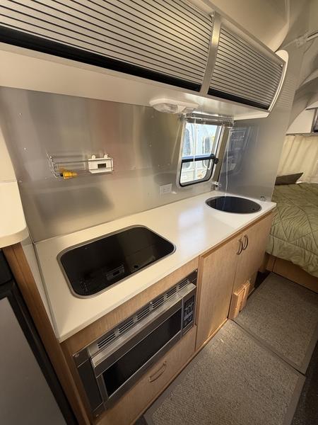 2015 Airstream Sport 22FB inventory photo 4 of 19 at Airstream El Paso