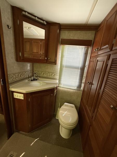 2006 Fleetwood Revolution LE 40E inventory photo 5 of 12 at Airstream El Paso