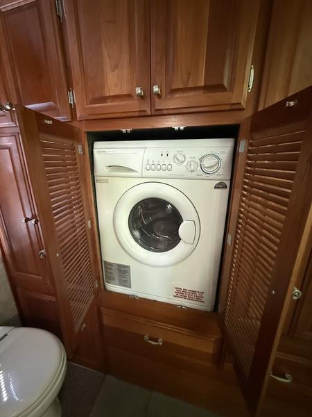 2006 Fleetwood Revolution LE 40E inventory photo 7 of 12 at Airstream El Paso