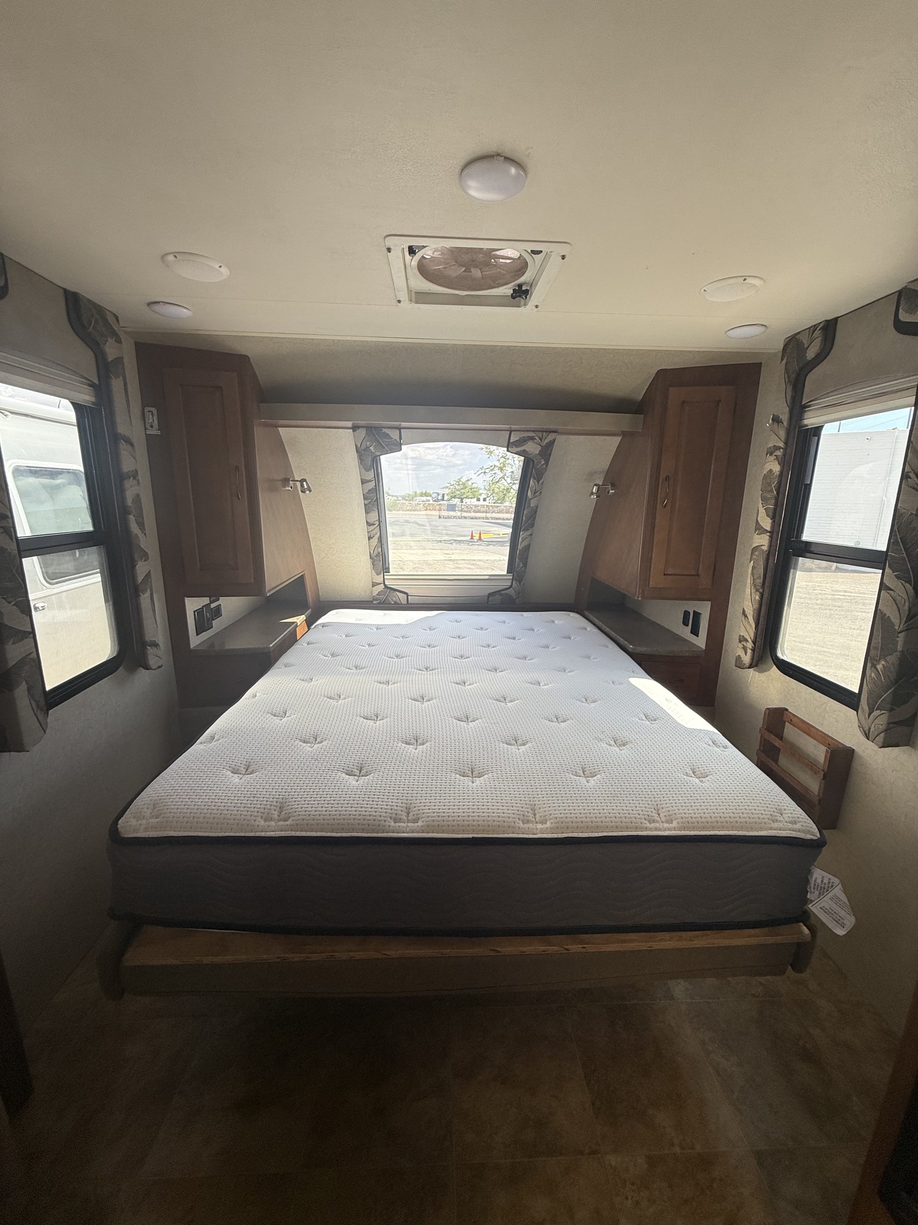 2015 LANCE M-1995 inventory photo 7 of 13 at Airstream El Paso
