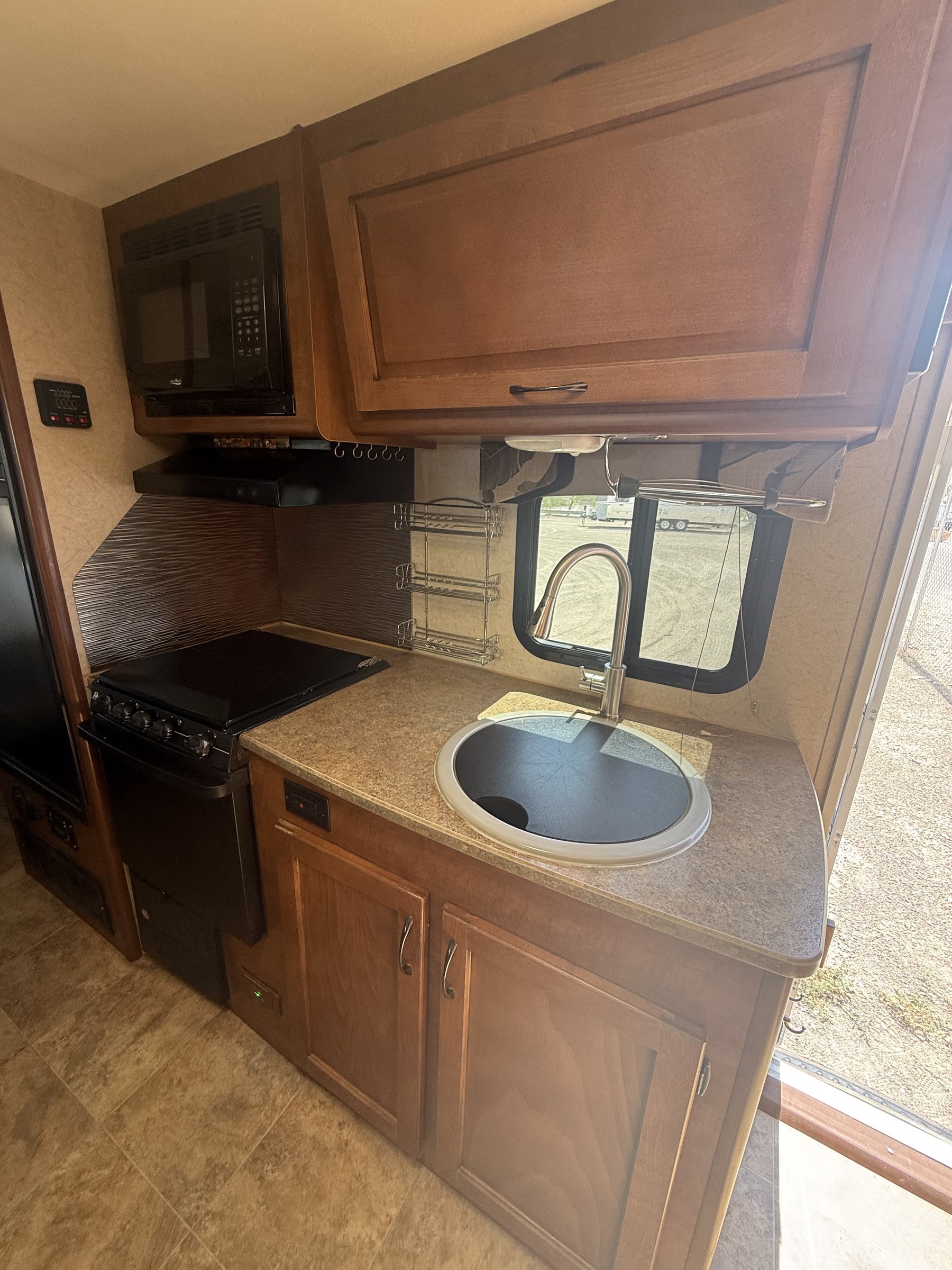 2015 LANCE M-1995 inventory photo 9 of 13 at Airstream El Paso