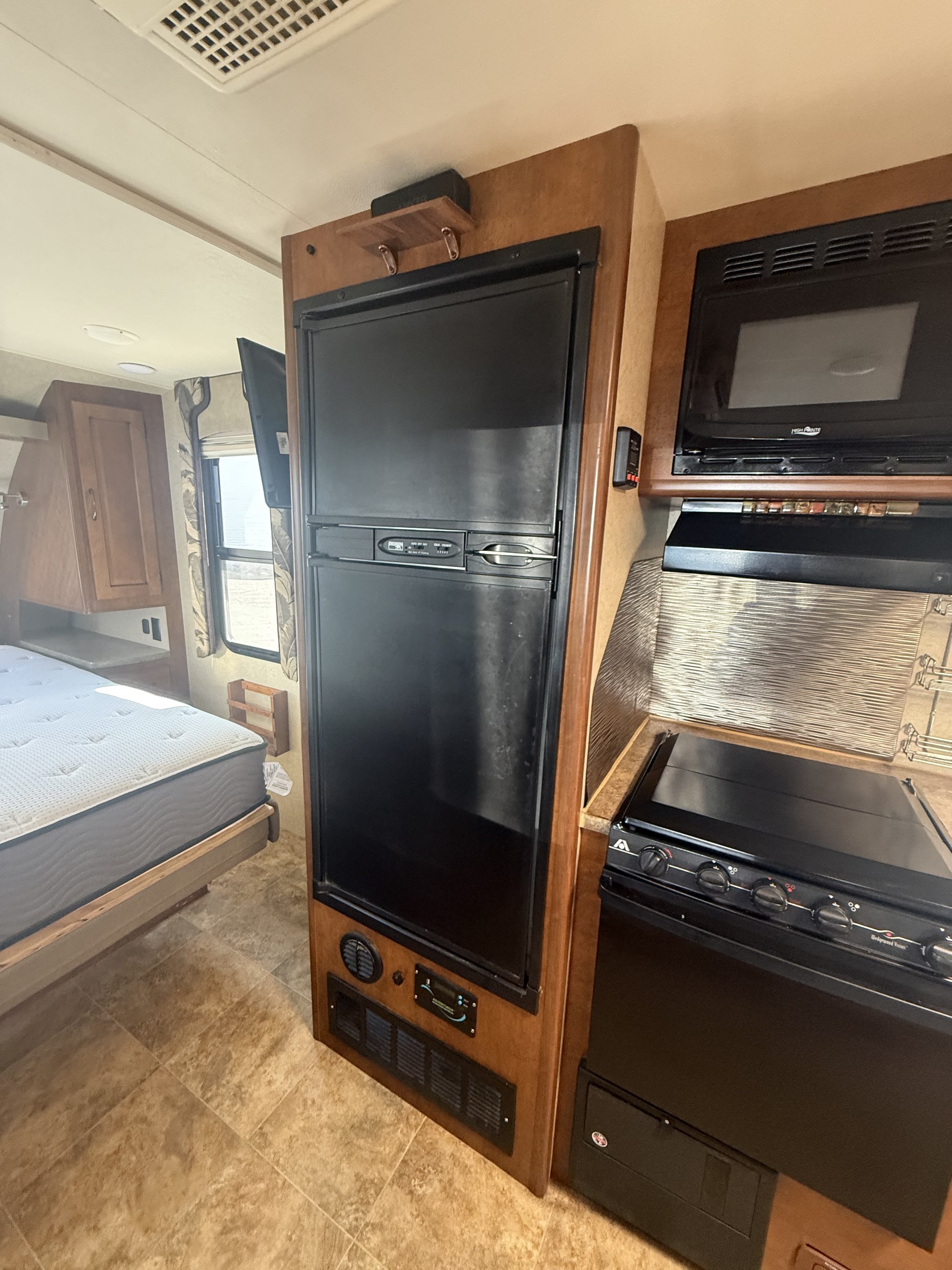 2015 LANCE M-1995 inventory photo 10 of 13 at Airstream El Paso