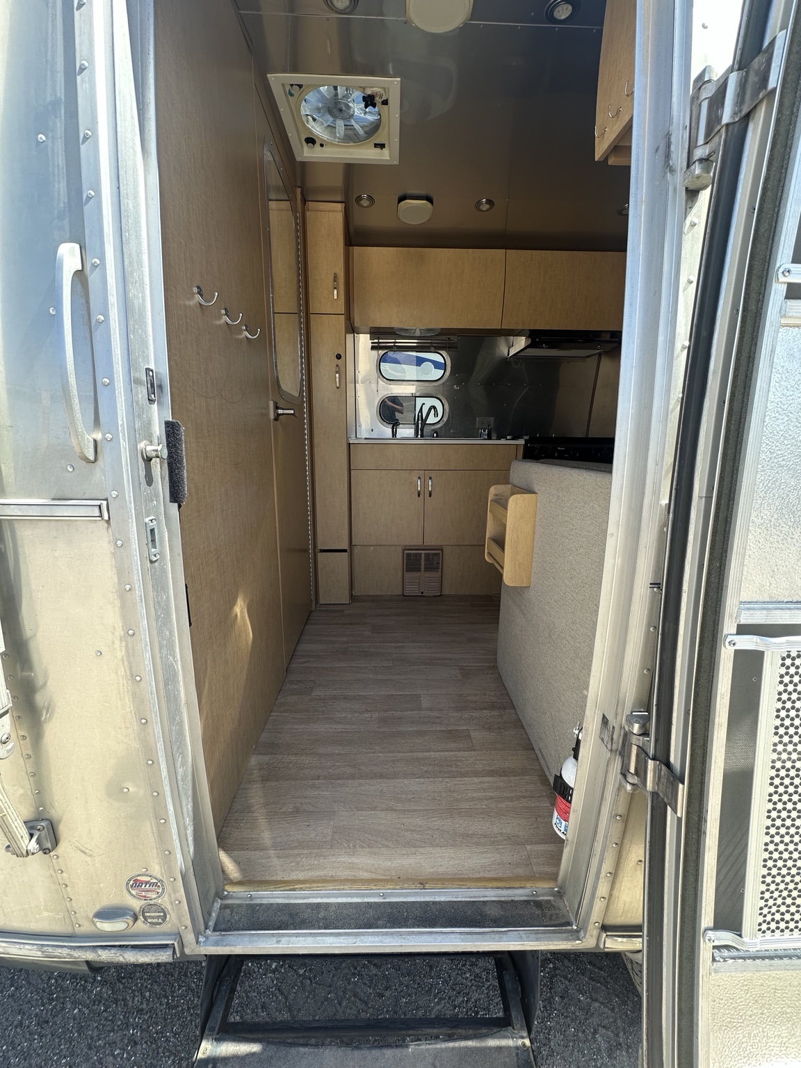 2011 Airstream Flying Cloud 23FB inventory photo 6 of 10 at Airstream El Paso