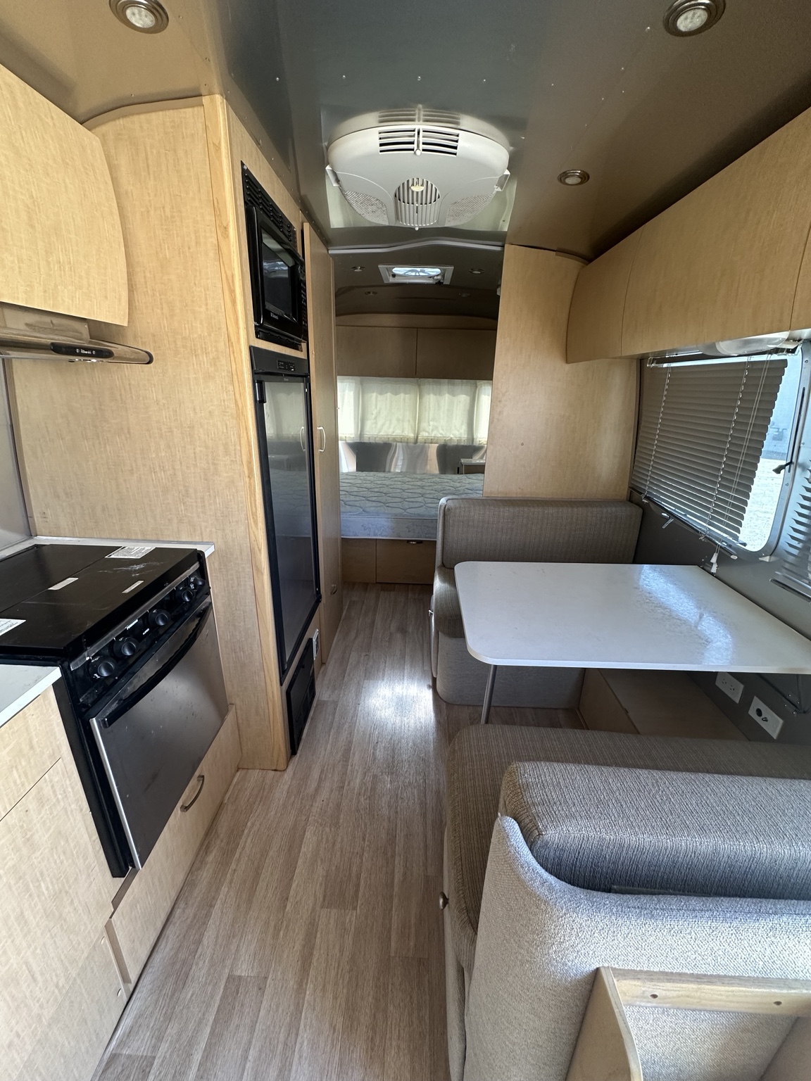 2011 Airstream Flying Cloud 23FB inventory photo 10 of 10 at Airstream El Paso