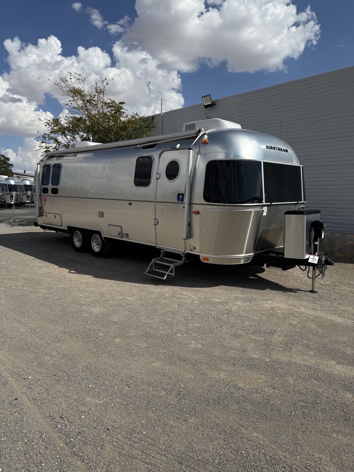 2027 Airstream Frank Lloyd Wright 28RB Twin inventory photo 3 of 18 at Airstream El Paso