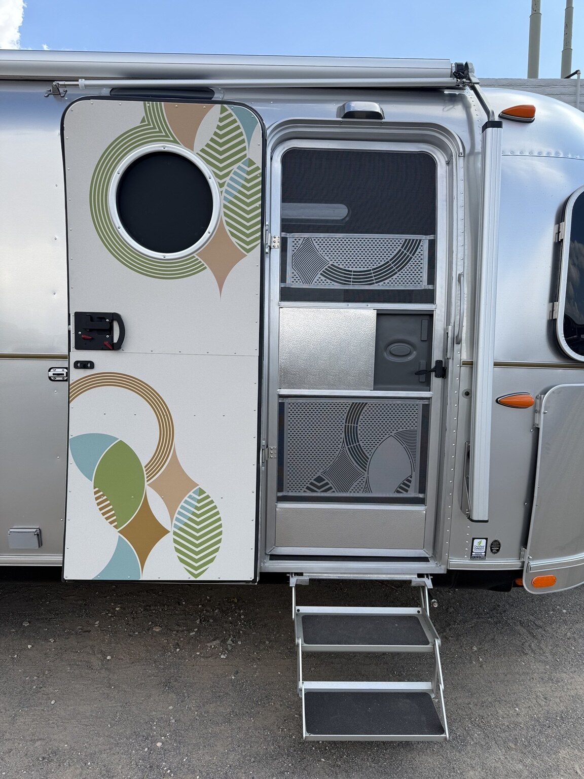 2027 Airstream Frank Lloyd Wright 28RB Twin inventory photo 7 of 18 at Airstream El Paso