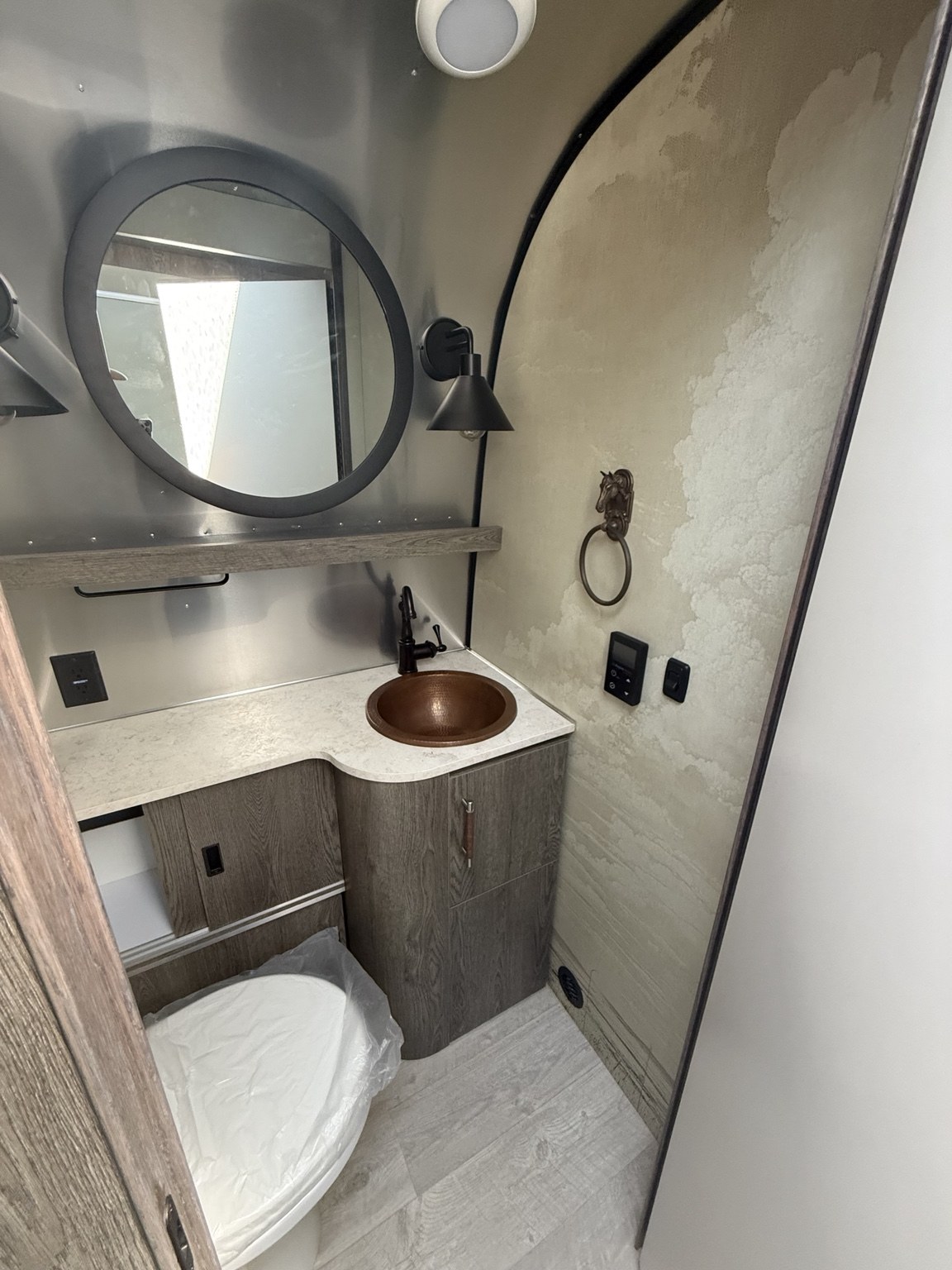 2027 Airstream Stetson/6666 27FB Twin inventory photo 10 of 12 at Airstream El Paso