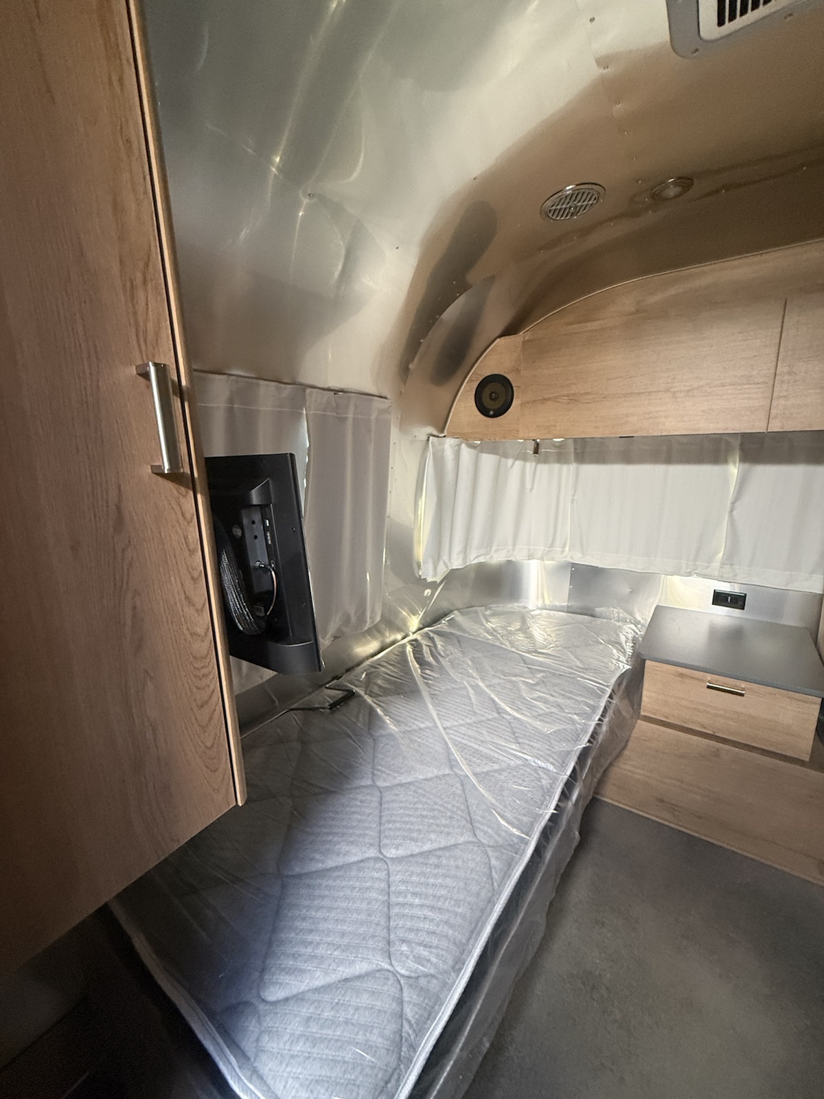 2027 Airstream Trade Wind 27FB Twin inventory photo 17 of 23 at Airstream El Paso