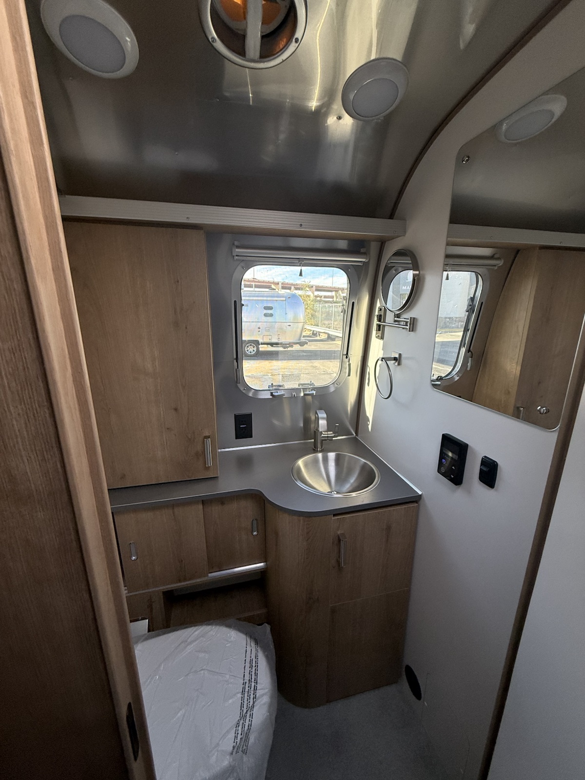 2027 Airstream Trade Wind 27FB Twin inventory photo 22 of 23 at Airstream El Paso
